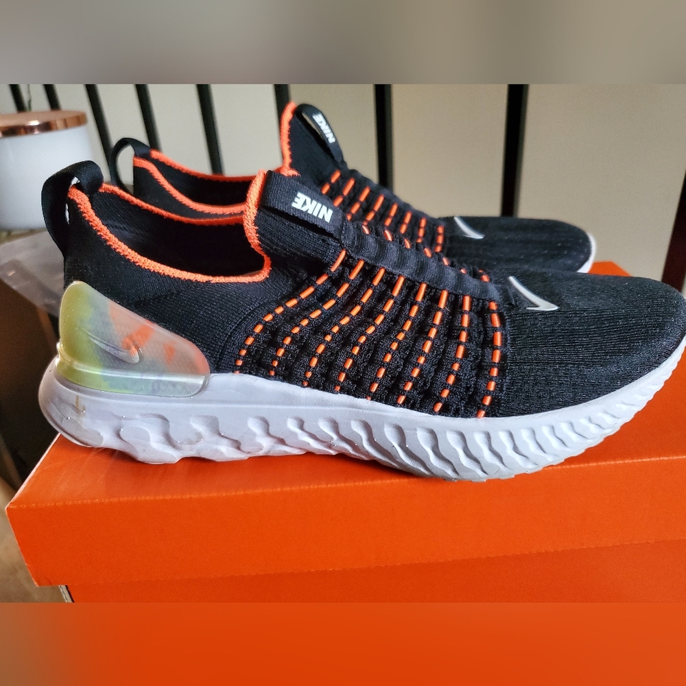 Nike React Phantom Run FK 2 - Black and Bright Mango - Picture 3 of 6
